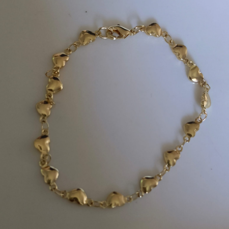 Pulsera con corazones