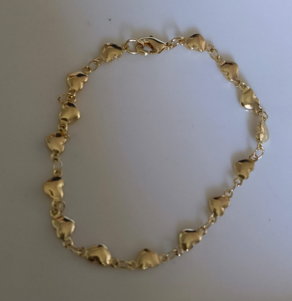 Pulsera con corazones