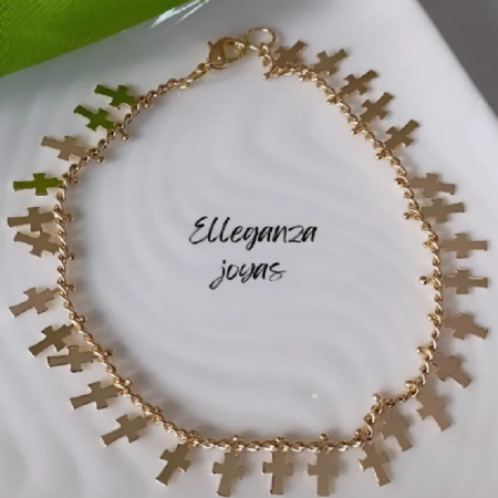 Pulsera con pequeñas cruces